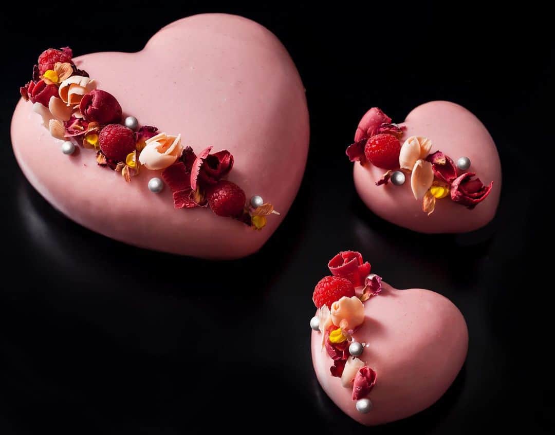 Park Hyatt Tokyo / パーク ハイアット東京さんのインスタグラム写真 - (Park Hyatt Tokyo / パーク ハイアット東京Instagram)「This Valentines Day, show your love with our special sweets collection. Available from February 1, Park Hyatt Tokyo’s newly appointed Executive Pastry Chef, Julien Perrinet presents his unique creations, as the ultimate show of affection for those closest to you.  https://bit.ly/3pdYA5u  バレンタインの贈り物はお決まりでしょうか。パーク ハイアット 東京では2月1日（月）から、愛らしいフォルムに心も弾むピンクブリスや鮮やかなチョコレートタブレットをはじめとするバリエーション豊富なセレクションをご用意いたします。甘美なひとときを演出するホテルメイドの上質なチョコレートをどうぞ。 https://bit.ly/2YarQyc  Share your own images with us by tagging @parkhyatttokyo  —————————————————————  #parkhyatttokyo #luxuryispersonal #valentinesday #chocolate #sweets #stvalentinesday #パークハイアット東京 #バレンタインデー #ホテルスイーツ #チョコレート」1月24日 18時17分 - parkhyatttokyo