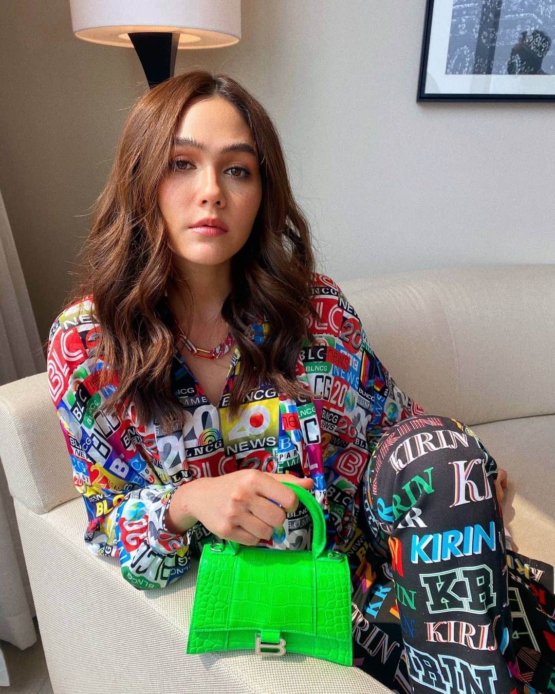 Araya Alberta Hargateのインスタグラム：「🦠💚@balenciaga #balenciaga」