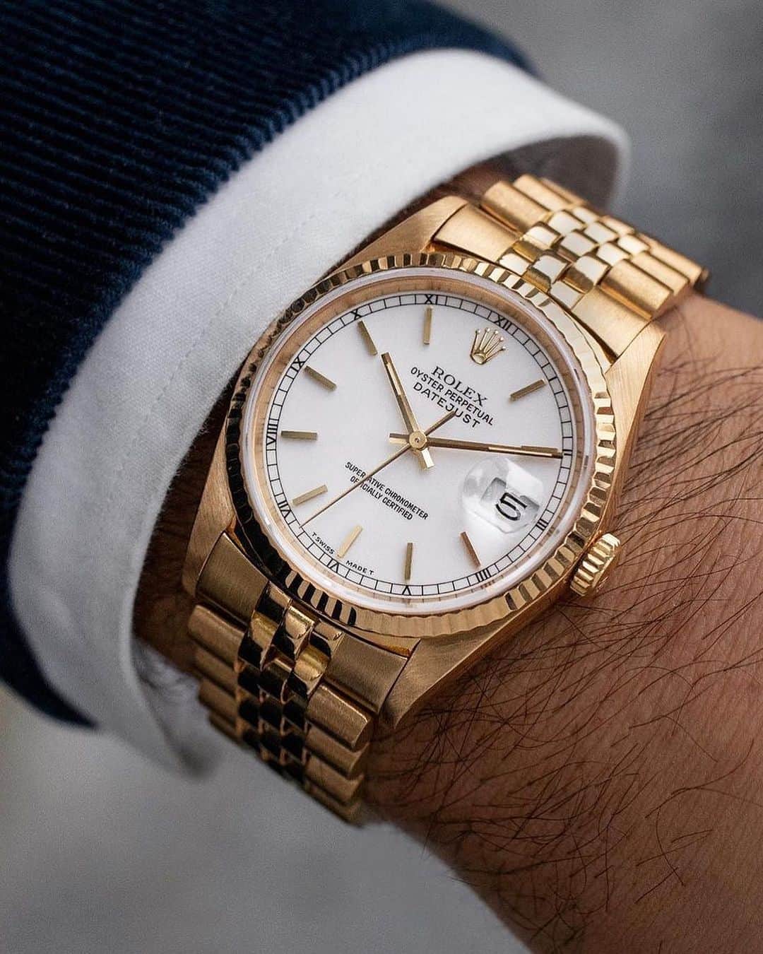 Daily Watchさんのインスタグラム写真 - (Daily WatchInstagram)「Wristshot with the yellow gold Rolex Datejust 16238 with jubilee bracelet and white dial 🤩 Photo by @amsterdamvintagewatches」1月24日 18時20分 - dailywatch