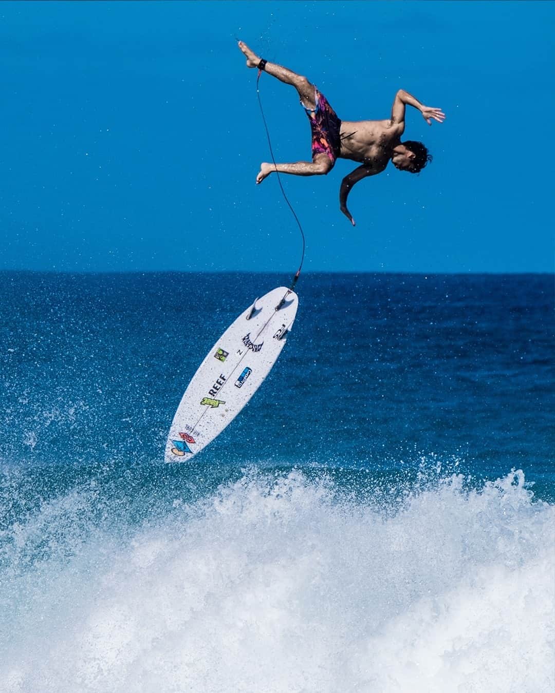 Rip Curl Australiaさんのインスタグラム写真 - (Rip Curl AustraliaInstagram)「Airborne: supported especially by aerodynamic forces or propelled through the air by force - @cambridgewords⁠ ⁠ @cocom4debarrekilla's backyard, airborne in the #Mirage Backyards.」1月24日 18時20分 - ripcurl_aus