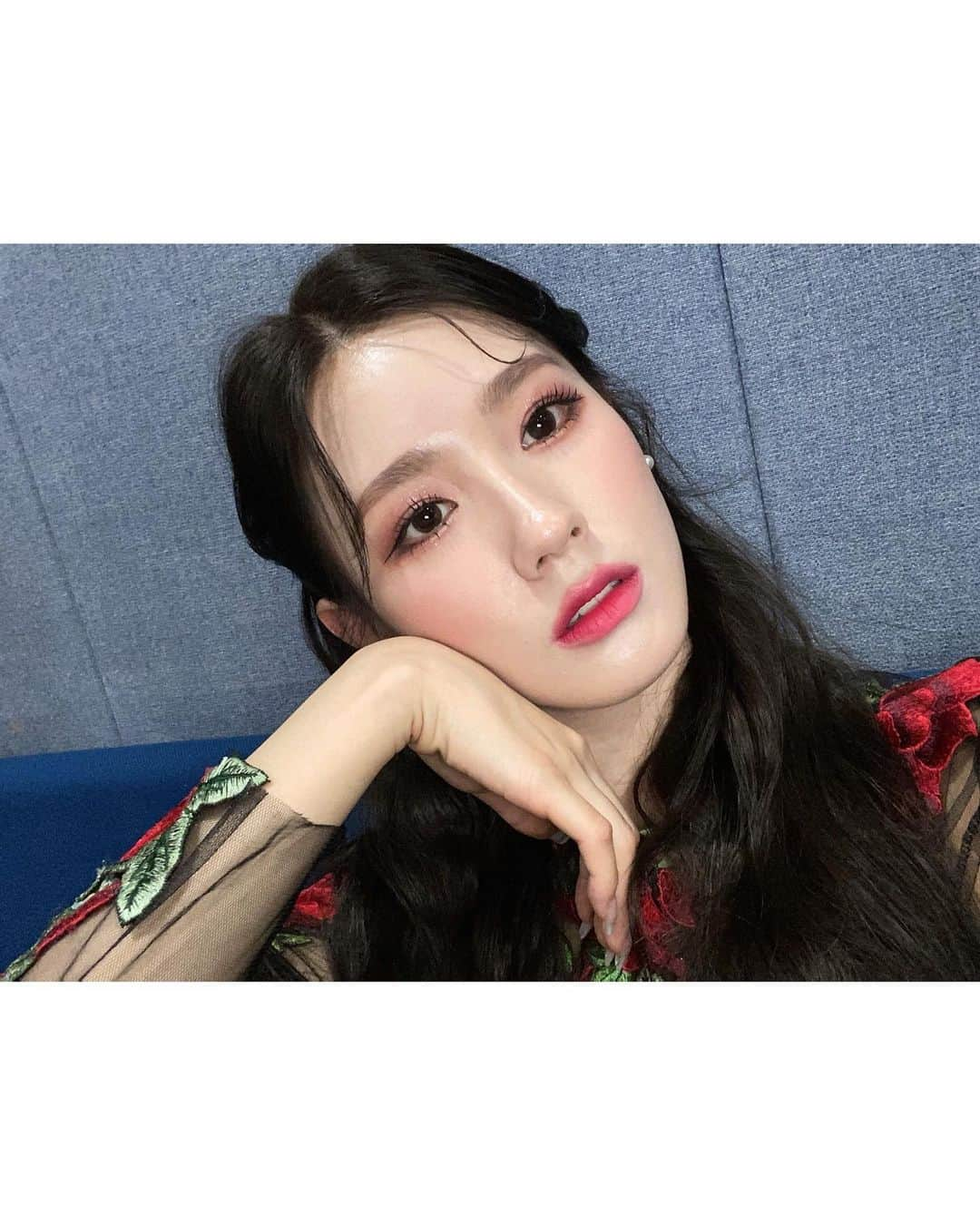 (G)I-DLEさんのインスタグラム写真 - ((G)I-DLEInstagram)「[#미연] 🌹🖤🥰」1月24日 18時21分 - official_g_i_dle