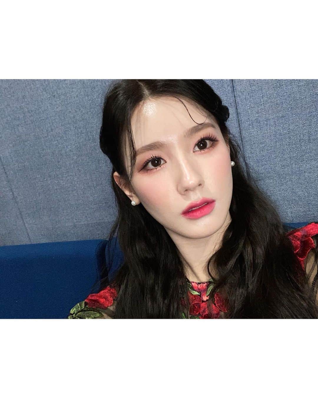(G)I-DLEさんのインスタグラム写真 - ((G)I-DLEInstagram)「[#미연] 🌹🖤🥰」1月24日 18時21分 - official_g_i_dle
