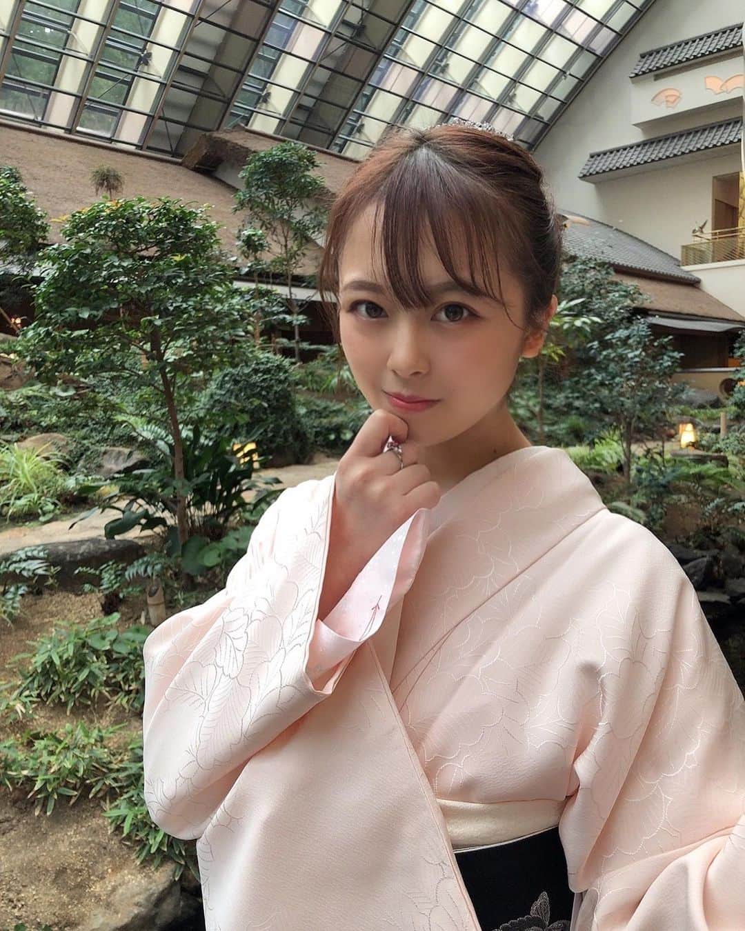 我妻美月のインスタグラム：「本日20歳になりました！🌟❤︎  早速たくさんのメッセージ、DMで飛ばしてくれてありがとう！嬉しかった〜！いつも読んでますありがとう！🥰  情熱をもってたくさんのことに挑戦したいです、というか絶対する〜！✊🏻笑  いつもこんな私を応援して下さってありがとうございます😿本当に皆さんには感謝しかないです、、  両親にも今まで育ててくれてありがとうって言いたい🦋手のかかる子供でごめんなさい😭  はやくみんなに恩返しができるように頑張りますので  これからも末ながーくよろしくお願いします🥺🤲  . . . #二十歳#誕生日#着物#着物コーディネート #オスカープロモーション#雅叙園#japanesegirl #lfl」