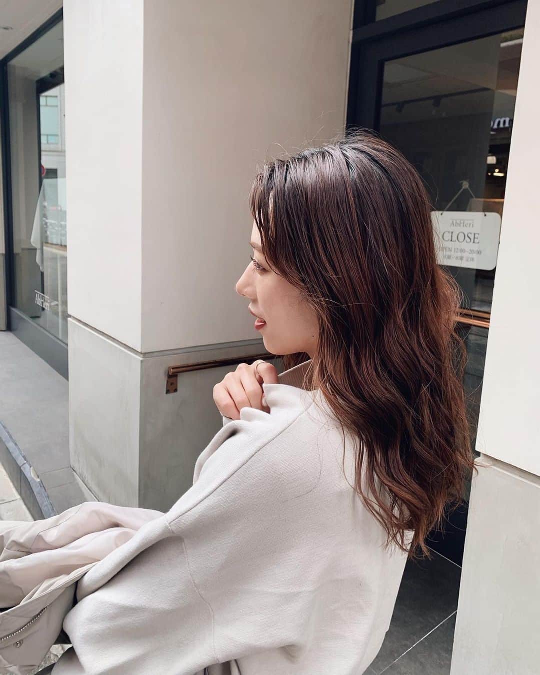 上地雅弥 MURUAさんのインスタグラム写真 - (上地雅弥 MURUAInstagram)「前髪が伸びてきて、良い感じに馴染んでくれるようになった🥺 朝はスピードが命だから、扱いやすい髪になってから本当楽ちん🥺 . 最近スタイリング方法やスタイリング剤について聞いていただけるので、IGTV上げてみたいなぁ。。と思っています💭 . .」1月24日 18時23分 - miyabi_408
