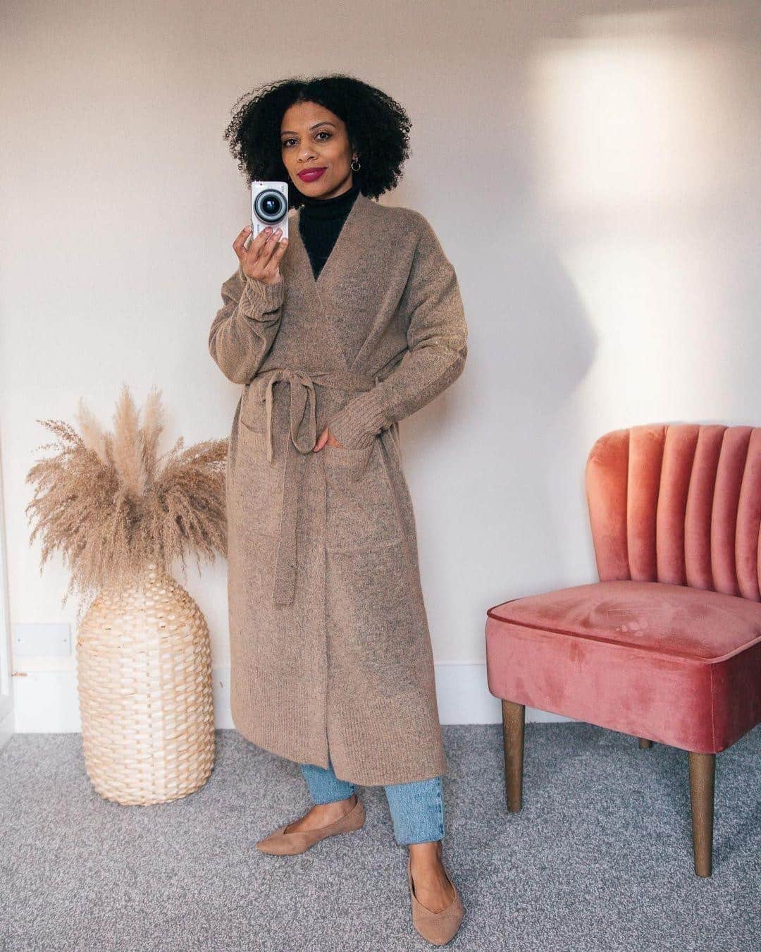 フレンチコネクションのインスタグラム：「Sunday's lounging uniform, as seen on @eleanorbarkes 📷  #FrenchConnection #MyFC」