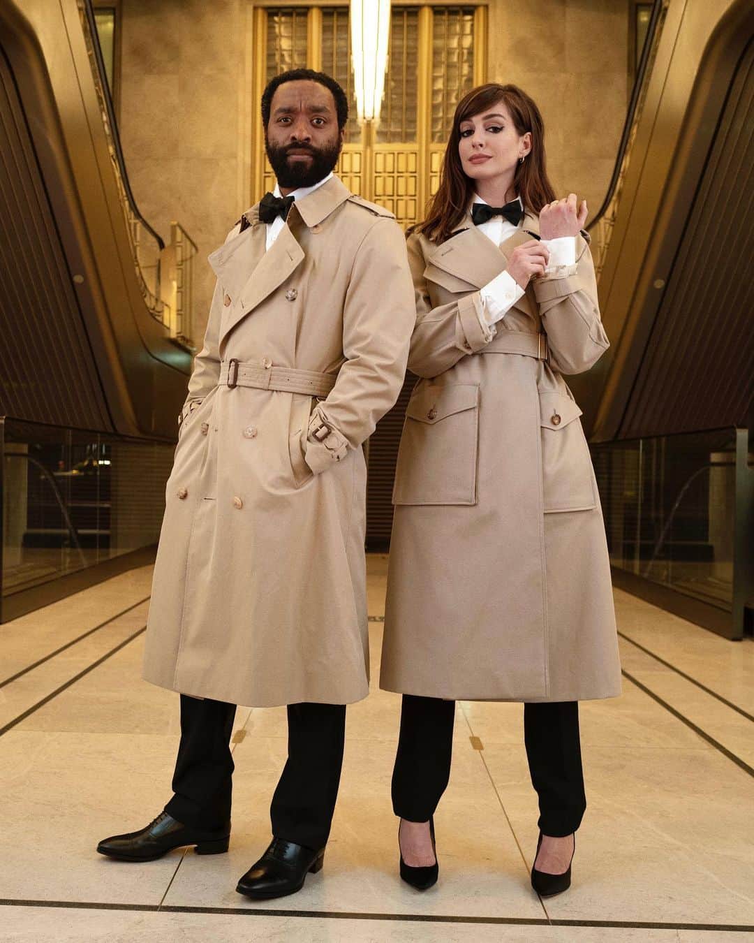 Harrodsのインスタグラム：「When Hollywood came to Harrods. Catch more of @AnneHathaway and #ChiwetelEjiofor in between takes while filming Locked Down in the store in our stories.   #LockedDownFilm is available to stream in the US via @HBOmax. Coming soon to the UK and the rest of the world.  #Harrods #HarrodsFashion  Our stores are closed but you can still discover the #WorldOfHarrods through Personal Shopping and online at harrods.com.」