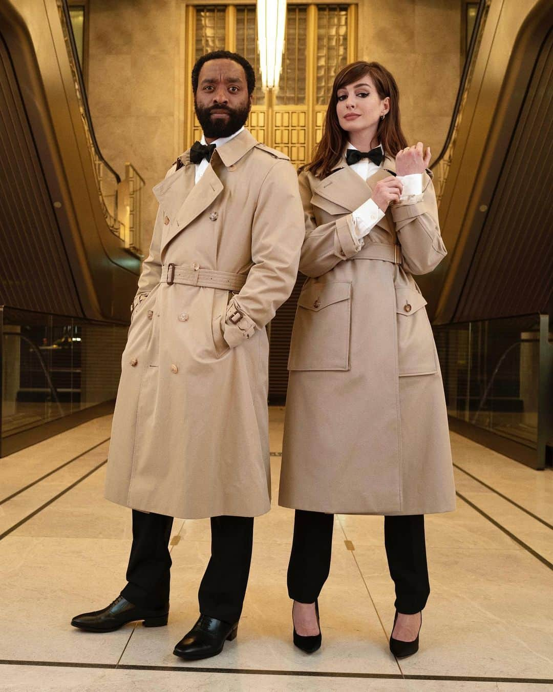 Harrodsさんのインスタグラム写真 - (HarrodsInstagram)「When Hollywood came to Harrods. Catch more of @AnneHathaway and #ChiwetelEjiofor in between takes while filming Locked Down in the store in our stories.   #LockedDownFilm is available to stream in the US via @HBOmax. Coming soon to the UK and the rest of the world.  #Harrods #HarrodsFashion  Our stores are closed but you can still discover the #WorldOfHarrods through Personal Shopping and online at harrods.com.」1月24日 18時30分 - harrods