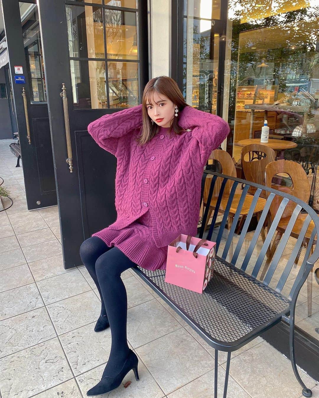 のインスタグラム：「ニット×ニット🍠🍠🍠 @spicaglow ダボっと可愛く着れるsetupだよ〜っ💜 1000円引きになるクーポンコード →fsg11 ・ ・ ・ ・ ・ ・ ・ ・ ・ ・ ・ #冬コーデ#ニットコーデ#冬服#セットアップ#カーディガン#スカート#ニット#紫#パープル#お洒落#赤リップ#インスタ映え#カメラ女子#撮影#モデル#デート#大人可愛い#大人カジュアル#オトナ女子#カフェ巡り#コーヒー#カフェ#靴#date#setup#knit#purple#chocolatelover #spicaglow#spicaglowstyle」