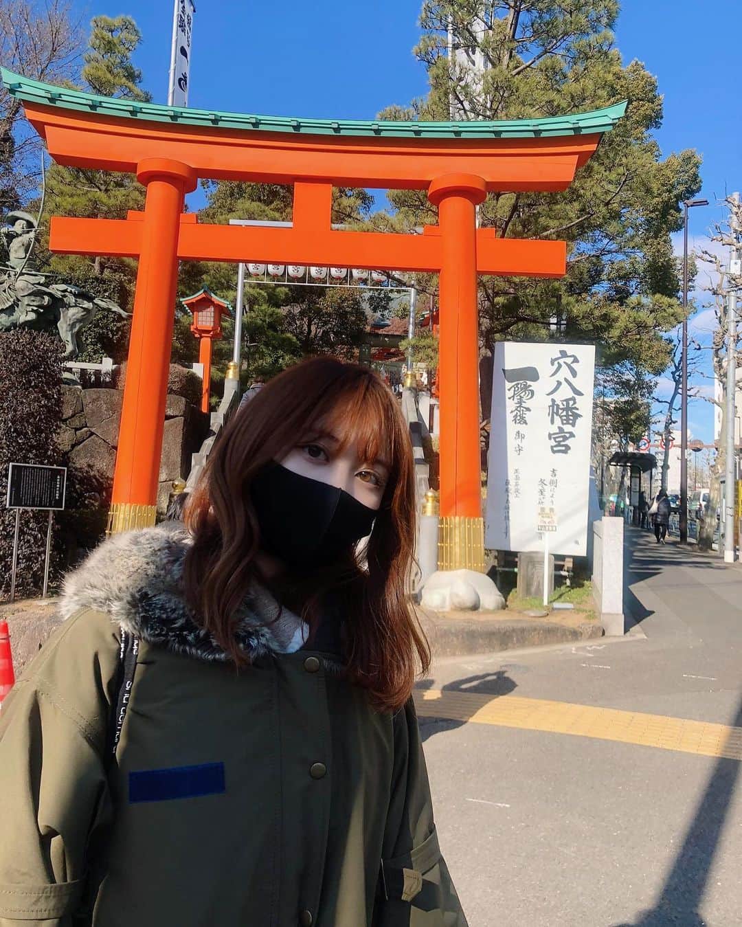 木村ミサのインスタグラム：「初詣の時の⛩  穴八幡宮で一陽来復 もらってきた〜！  行く時いつも晴れてるから 散歩がてら行くのが気持ちいい🌿 しかしながら寒いので @furfur_official でしっかり防寒⛄️ 毎年寒すぎる日に登場します⛄️  #code #outfit #ootd #furfur #一陽来復 #穴八幡宮 #神社 #初詣 #コーデ #アウター #ファーファ」