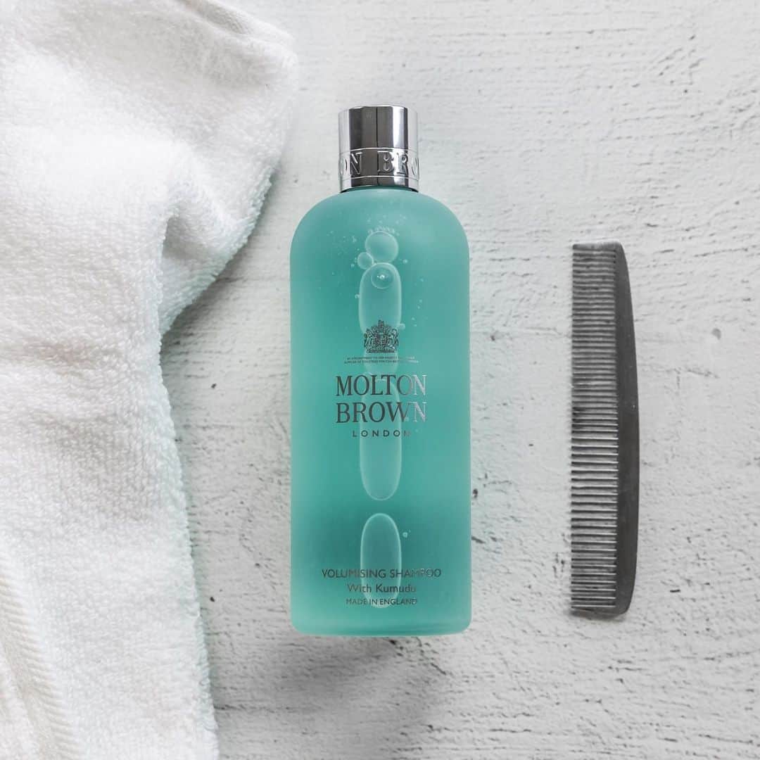 モルトンブラウンのインスタグラム：「We’re declaring today Self-care Sunday. Start with a little extra attention to your hair. Our Volumising Shampoo With Kumudu gives fine hair a boost, and is proudly paraben-, gluten- and cruelty-free.」
