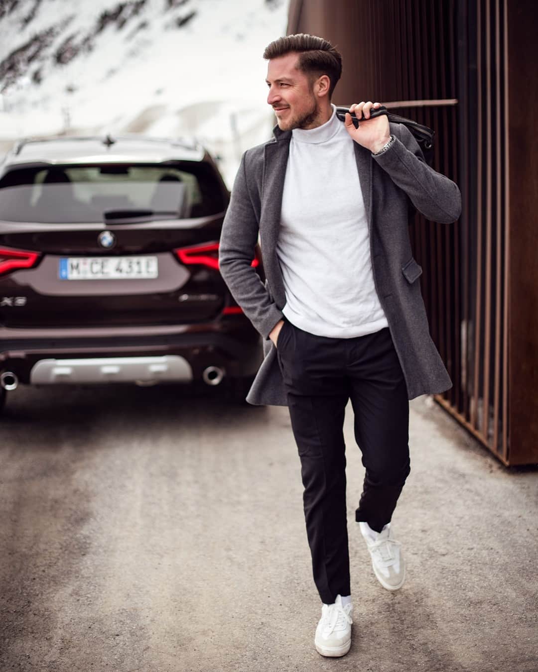 BMWのインスタグラム：「Arriving calmly, leaving stylishly. The BMW X3. #TheX3 #BMW #X3 #JoyElectrified #PHEV #pluginhybrid #BMWrepost @lumafoto @dscdennis __ BMW X3 xDrive30e: Fuel consumption weighted combined in l/100km: 2.4–2.1 (NEDC); 2.5–1.9 (WLTP), CO2 emissions weighted combined in g/km: 54–48 (NEDC); 58–43 (WLTP), Power consumption weighted combined in kWh/100km: 16.9–16.3 (NEDC); 27.0–24.7 (WLTP). Further information: www.bmw.com/disclaimer  184 hp, 135 kW, 300 Nm, Acceleration (0-100 km/h): 6.1 s, Top speed (limited): 210 km/h.」