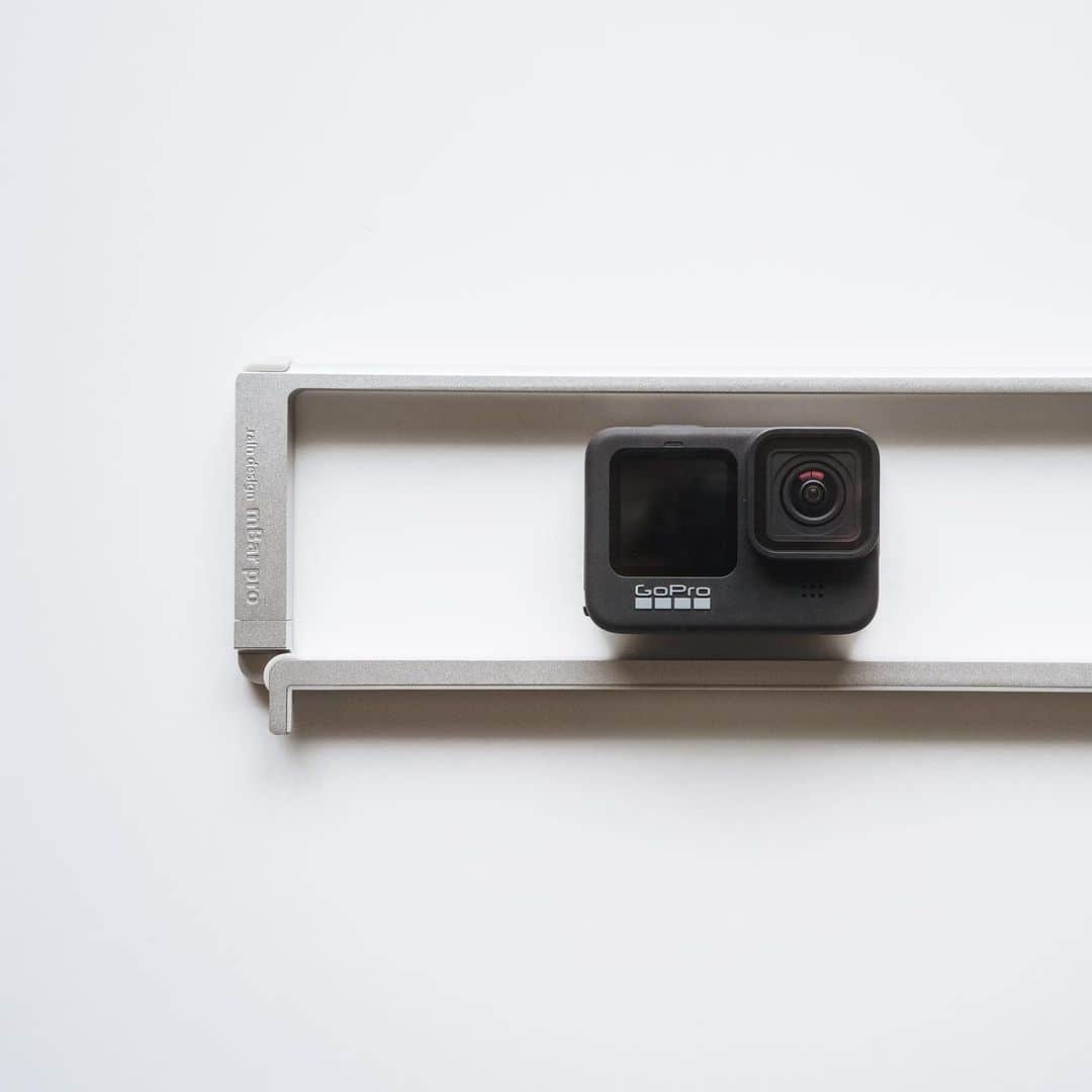 市川渚のインスタグラム：「最近買ったもの。GoPro Hero9と折りたたみラップトップスタンドのmBar Pro。来週末からひさびさの出張なので、いろいろ準備中。﻿ ﻿ 出発前にPCR検査を受けて陰性であることの証明が必要ということで、今月に入ってからはいつもに増して色々気をつけて生活しているのだけど、それでも今からドキドキしている😂来週いっぱいはますます気を引き締めて過ごさねば。﻿ ﻿ ﻿ GoPro Hero9, and mBar Pro, the foldable laptop stand from rain design. From next weekend, I'll go on a ten days business trip for a long time in a while, so I'm preparing and purchasing the stuff I need.﻿ ﻿ I have to take a PCR test to prove that it was negative before I depart, so I've been more careful than usual this month, but I'm afraid to take the test. I'll have to be even more careful all this week!」