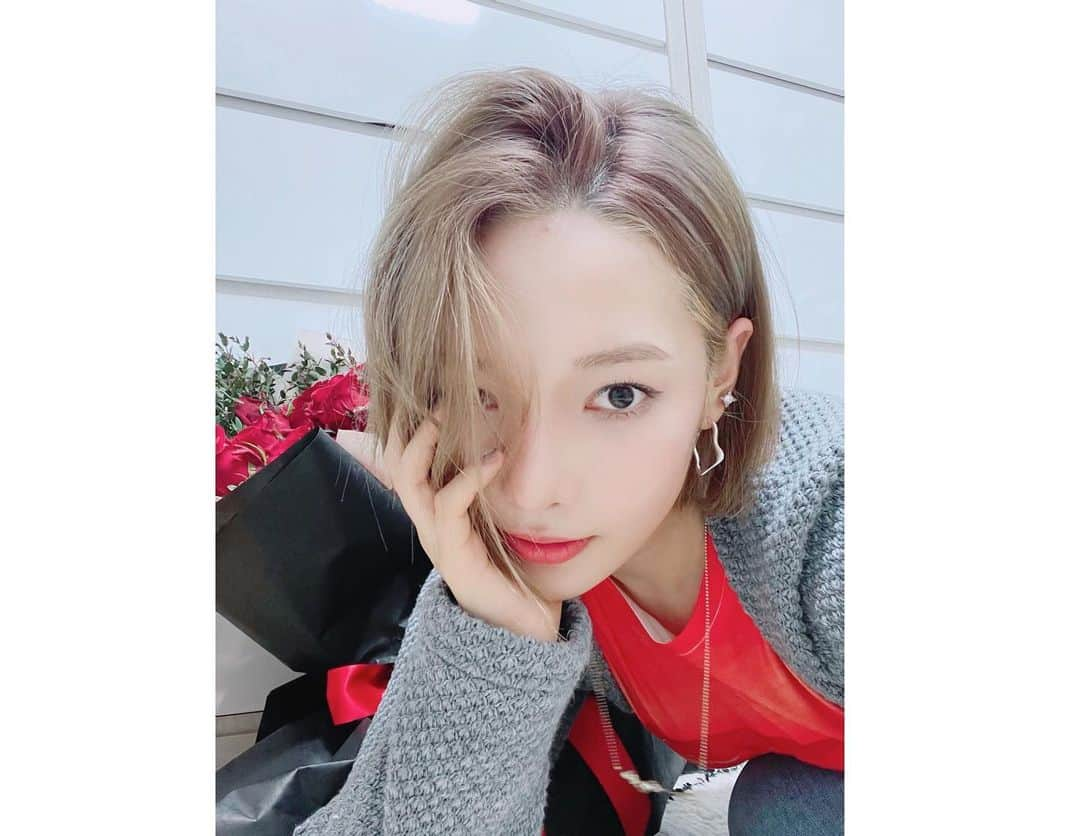 ソミンさんのインスタグラム写真 - (ソミンInstagram)「Rose&me🌹🖤」1月24日 19時24分 - somin_jeon0822