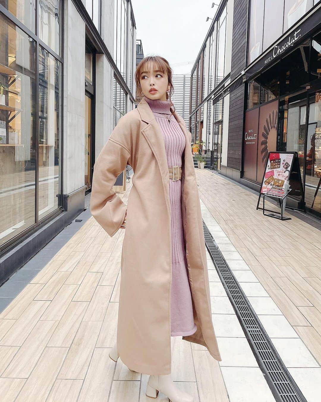 板橋瑠美さんのインスタグラム写真 - (板橋瑠美Instagram)「Today ootd✨﻿ ﻿ ﻿ 今日は表参道コーデです👍﻿ ﻿ タートルだからまとめ髪してみました✨✨﻿ ﻿ ﻿ ﻿ アウターとワンピは、ROYAL PARTY♡﻿ ﻿ ﻿ 合わせやすいベージュのロングガウンコートは今お買い得でした💕﻿ @royalparty_official  ﻿ ﻿ 寒いから風邪ひかないように暖かい格好してくださいねー！😊」1月24日 19時18分 - rumi_official_0616