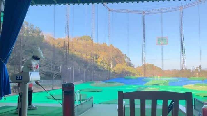 安藤京佳のインスタグラム：「. HIDEKI CUP⛳️ パッティング対決準決勝で負けちゃいました😂😂 皆さん本当に強かった🔥 ターゲットチャレンジで色んなミッションクリアして、最後、 1発でスリクソンの的に当てて優勝できたの気持ちよかったなあ😚✌️🥇 ちなみにこの動画がそのドライバーショット🏌️‍♀️ 2020の良い締めくくりができた楽しい1日でした🌟🌟 #あいテレビ #サンデーゴルフ  #ヘコヘコすな笑笑」