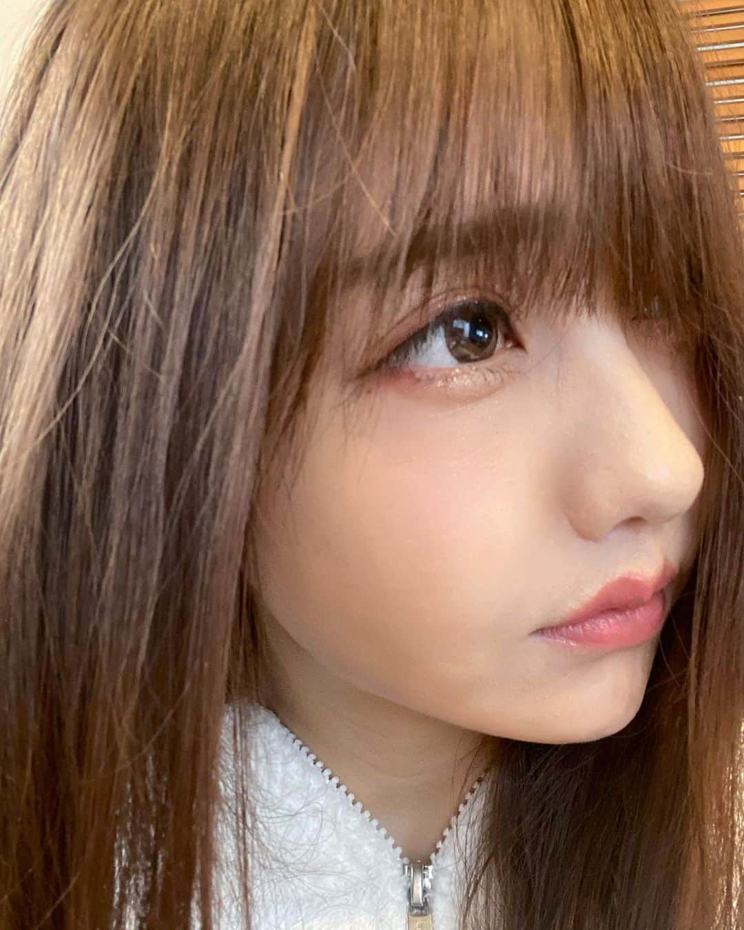 遠藤 玲奈 /endo renaのインスタグラム：「お肌の調子が良かったから iPhoneデフォルトカメラ☻ (2枚目はフィルターかけた😯笑  とゆーのも先日美肌ケアで、 レーザートーニング・パックしてもらったよ☻✨ シミ・肝斑などに効果的みたい◎ . 「れもなのInstagramを見ました」で、 ご新規様yagレーザートーニング＋パック 通常価格￥9,000＋tax ➡️初回￥2,980＋tax  駅近なので宜しければ是非🐶‎🐾 . 渋谷院 YAG BEAUTY CLINIC ☏0120915959 . #エステ#美肌#PR#パック#YAGBEAUTY#レーザートーニング#rrrマスクパック」