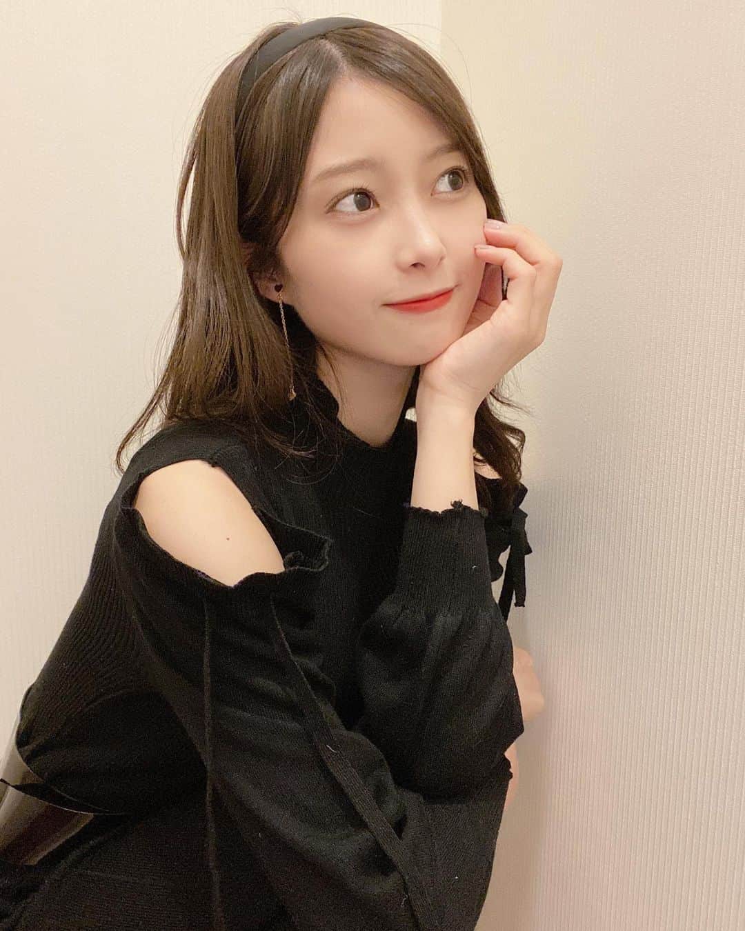 のインスタグラム：「🌌💭🖤 実は肩にほくろあるんだ ︎︎︎︎︎☺︎」