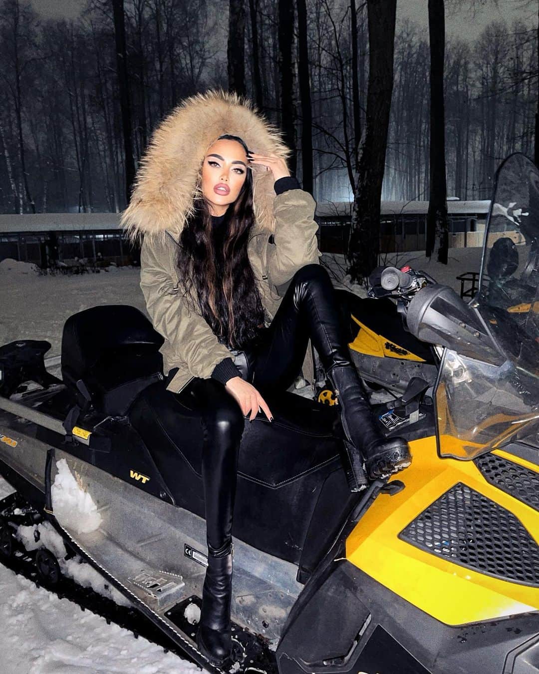 Nita Kuzminaのインスタグラム：「Вчера у меня состоялся дебют на снегоходе и это было незабываемо! Столько эмоций! 🔝♥️🚀 Как же все-таки красива снежная зимушка.. С возрастом начинаю ценить такие моменты и видеть прекрасное в том, что раньше для меня было скучным и обыденным. Наслаждаюсь своими внутренними трансформациями и благодарю за все Господа Бога! 🙏🏽💫✨✨  P.S. Тот случай, когда нравятся ВСЕ фото!)))」