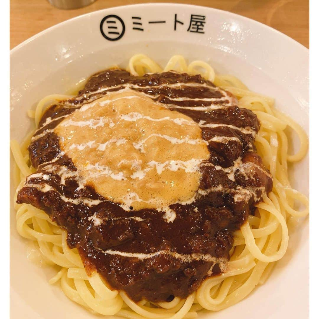 赤羽さんのインスタグラム写真 - (赤羽Instagram)「阿佐ヶ谷の#ミートソースパスタ の名店 #ミート屋　さんがご近所に出来たので 行ってきました😋  #納豆トッピング めちゃうまー😍 もちろん大盛りで行きました！ 次は特盛です！！  #逃亡飯」1月24日 19時37分 - akabass