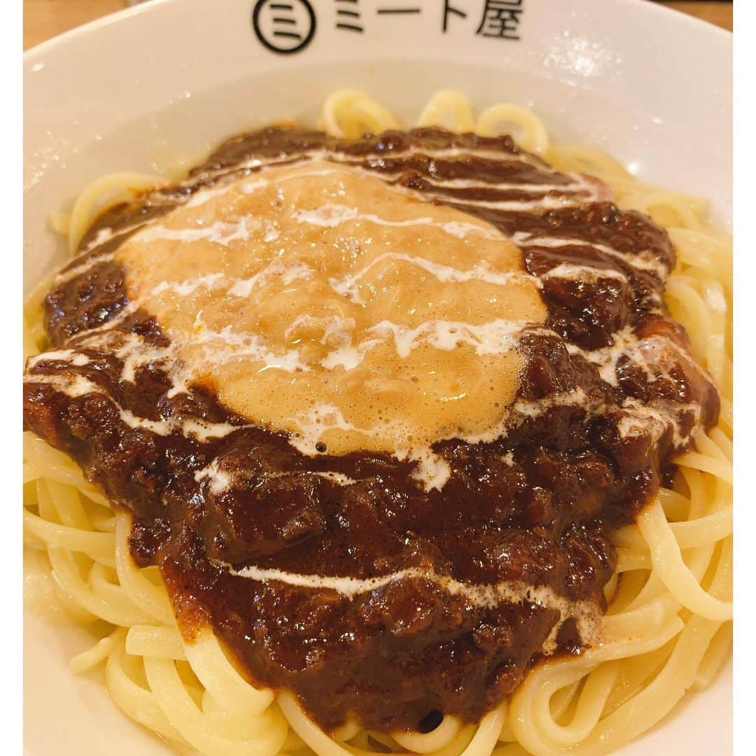 赤羽さんのインスタグラム写真 - (赤羽Instagram)「阿佐ヶ谷の#ミートソースパスタ の名店 #ミート屋　さんがご近所に出来たので 行ってきました😋  #納豆トッピング めちゃうまー😍 もちろん大盛りで行きました！ 次は特盛です！！  #逃亡飯」1月24日 19時37分 - akabass