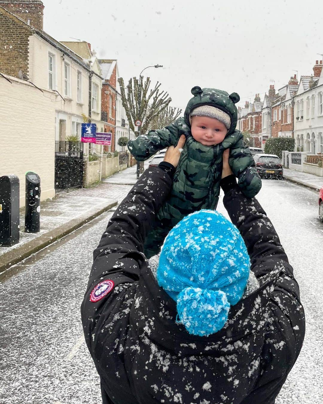 キャメロン・ファンデルバーグさんのインスタグラム写真 - (キャメロン・ファンデルバーグInstagram)「First of many snow fights with Harry ⛄️☃️❄️」1月24日 19時45分 - cameronvdburgh