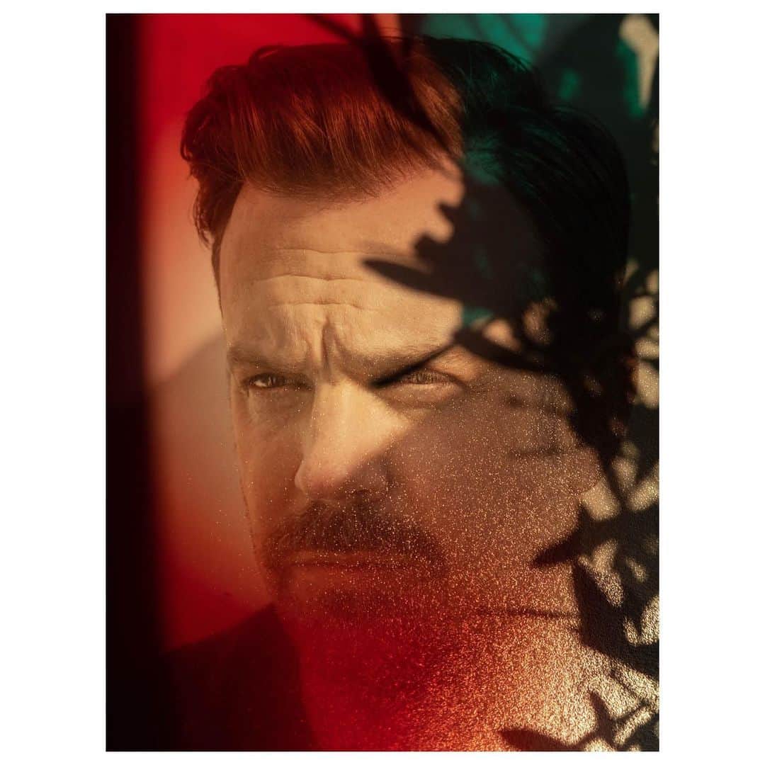 Magnum Photosさんのインスタグラム写真 - (Magnum PhotosInstagram)「@christopherandersonphoto has made a series of portraits of actors that went big on the screen last year to accompany @nytmag’s article, Great Performers of 2020. “In a year of tragedy and isolation, the best screen actors gave us more than just diversion,” writes the publication.⁠⠀ .⁠⠀ The features includes photographs by @christopherandersonphoto of Italian actress Sophia Loren, who has a leading role in the recent film "The Life Ahead", directed by Edoardo Ponti; Julia Garner (@juliagarnerofficial), from "The Assistant", Maitreyi Ramakrishnan (@maitreyiramakrishnan) from the popular series "Never Have I Ever"; and also portraits of actor Ethan Hawke (@ethanhawke) from the series "The Good Lord Bird", actress Zoë Kravitz (@zoeisabellakravitz), who plays as Rob in "High Fidelity" - a series remake of the 2000 movie; Andy Samberg (@andysamberg) - the former Saturday Night Live who produced and starred in the comedy film "Palm Springs"; and Jason Sudeikis (@jason_sudeikis), who plays Ted in “Ted Lasso”, is a sitcom about a Kansas football coach.⁠⠀ .⁠⠀ Visit the link in bio to read the article.⁠⠀ .⁠⠀ PHOTOS (in order of appearance): ⁠⠀ (1) Sophia Loren photographed at her home. Geneva. Switzerland. 2020. (2) Julia Garner photographed via Zoom from Paris to New York. 2020. (3) Maitreyi Ramakrishnan photographed via Zoom from Paris to LA. 2020. (4) Ethan Hawke photographed via Zoom from Paris to Brooklyn. 2020. (5) Zoe Kravitz Seamon photographed via Zoom from Paris to New York. Taylor Swift operated the camera. 2020. (6) Andy Samberg and (7) Jason Sudeikis, both photographed via Zoom from Paris to LA. 2020.⁠⠀ .⁠⠀ © @christopherandersonphoto/#MagnumPhotos」1月24日 19時46分 - magnumphotos