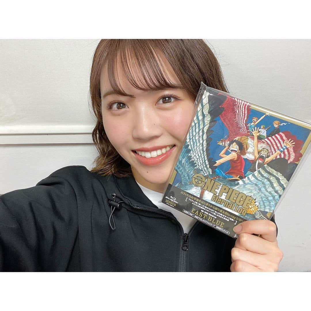 彩香さんのインスタグラム写真 - (彩香Instagram)「＊ 「ONEPIECE  Eternal Log」"EAST BLUE”が発売されました🎉 「東の海編」全61話収録された大容量Blu-rayになっています！！ ワンピースをしっかり見たのは、今回が初めてだったんですけど、ストーリーが熱すぎて感動です😭😭😭 今、どんどん見進めている真っ最中です！ 初めて見る方も、ワンピースファンの方もこのBlu-rayをぜひ手に取ってみてください⚓️✨ ＊ ＊ ＊ #ワンピース #onepiece #eastblue #東の海 #イーストブルー編 #bluray #海賊王に俺はなる」1月24日 19時48分 - saika_ringomusume