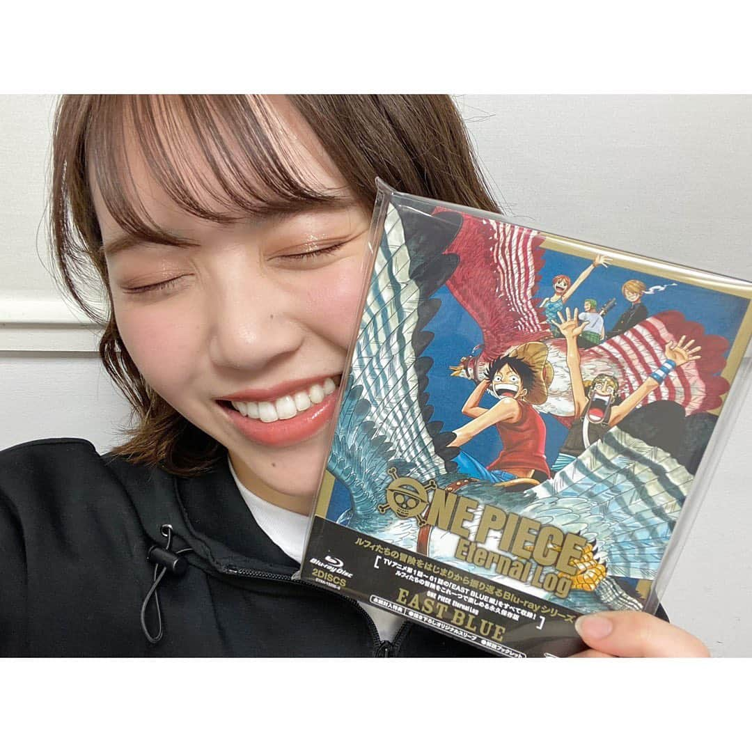 彩香さんのインスタグラム写真 - (彩香Instagram)「＊ 「ONEPIECE  Eternal Log」"EAST BLUE”が発売されました🎉 「東の海編」全61話収録された大容量Blu-rayになっています！！ ワンピースをしっかり見たのは、今回が初めてだったんですけど、ストーリーが熱すぎて感動です😭😭😭 今、どんどん見進めている真っ最中です！ 初めて見る方も、ワンピースファンの方もこのBlu-rayをぜひ手に取ってみてください⚓️✨ ＊ ＊ ＊ #ワンピース #onepiece #eastblue #東の海 #イーストブルー編 #bluray #海賊王に俺はなる」1月24日 19時48分 - saika_ringomusume