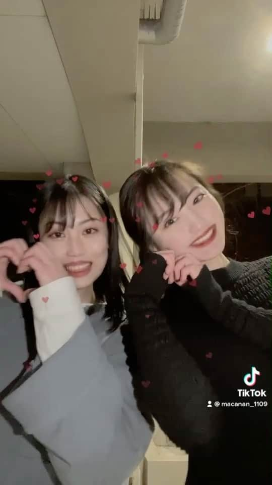 manacaのインスタグラム：「TikTokの顔で生きていきたいね〜🧏🏻‍♀️🤍  #tiktok #ちゅっちゅ #ちゅっちゅるー　#しおちゃん」