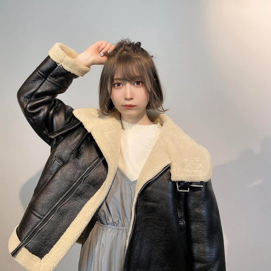 のインスタグラム：「🧸☕︎ ・ ・ ・ @becca.select のこよのお気に入りのもこもこアウター🐇🩰  🌟今日までの販売だから早めにチェックしてみてね🕯 ・  ・  ・  ・ #becca #プチプラファッション #プチプラ高見えコーデ #ラテカラー #ラテカラーコーデ #デートコーデ #デート服 #シミラールック #シミラールック #アウター #着回しコーデ #ミニスカート #ファッション通販 #大学生コーデ #女子大生 #かわいい #ロングブーツ #美脚 #ショートカット #アパレル撮影 #サロンモデル #撮影依頼募集中  #大人女子 #모델 #좋아요테러 #팔로미 #데일리룩 #ootdshare」