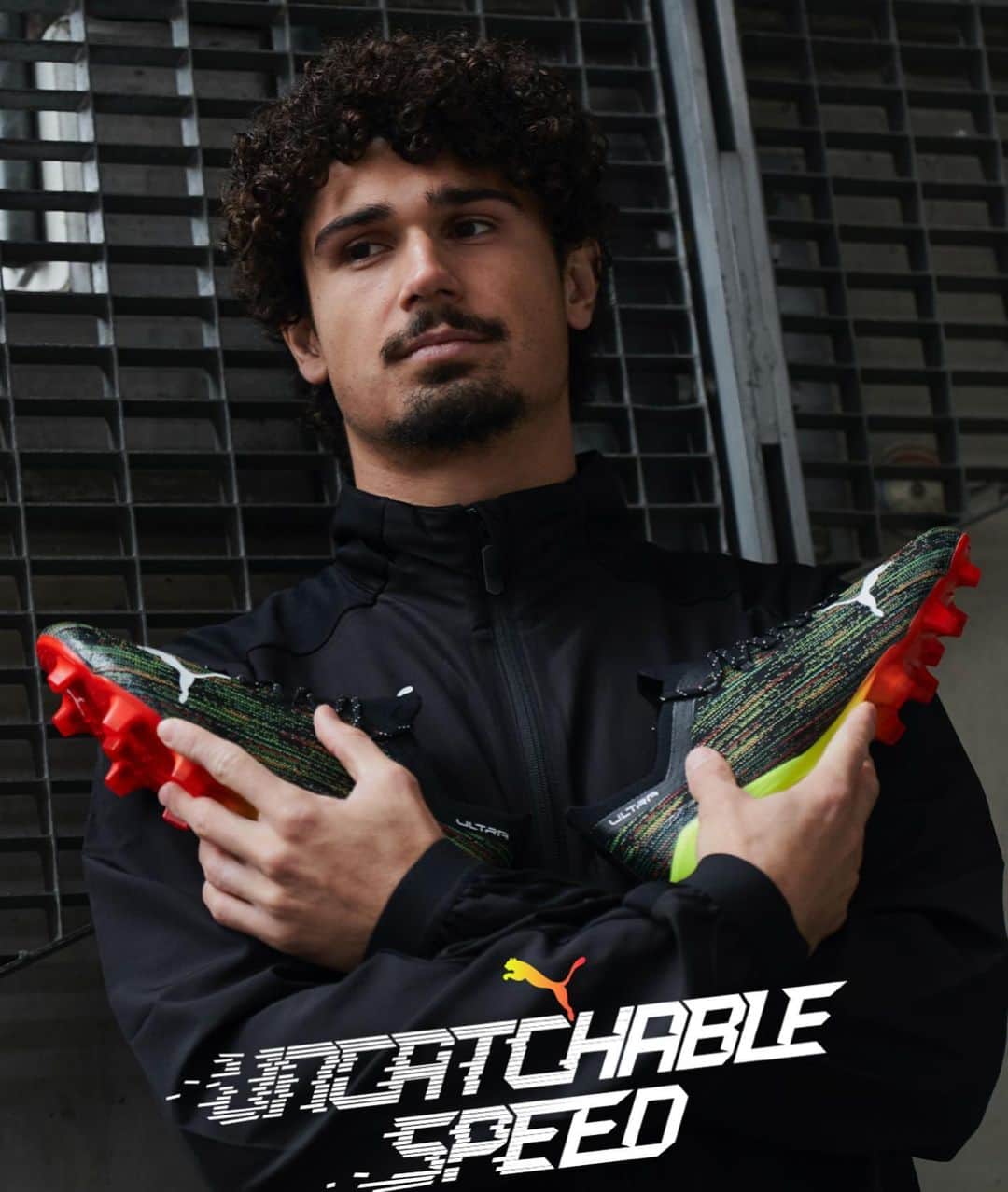 のインスタグラム：「ULTRA STILL GOT ME LIKE 💨💨💨 @pumafootball  . . . #pumaultra #pumafootball #uncatchablespeed」