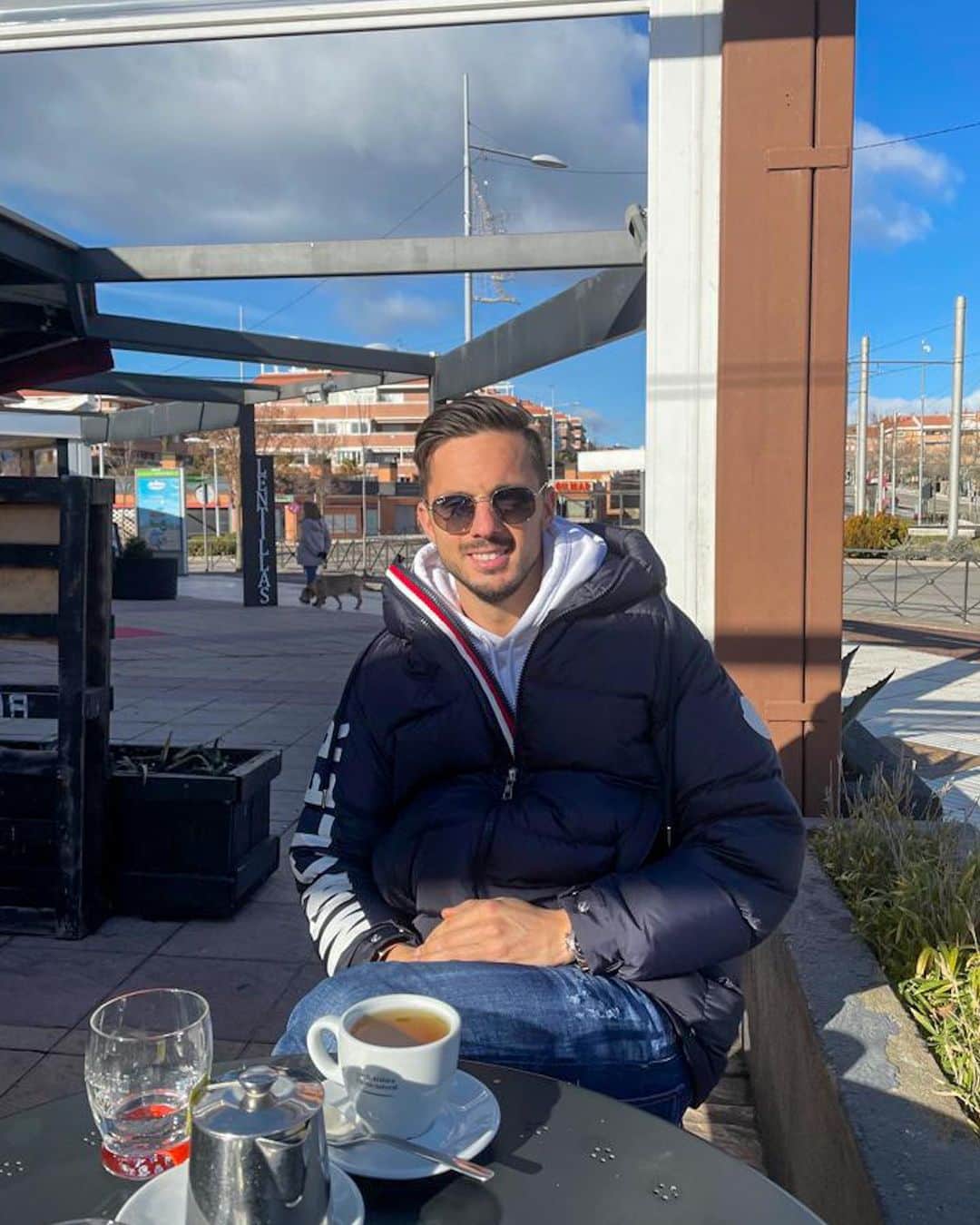 パブロ・サラビアのインスタグラム：「☕️☀️」