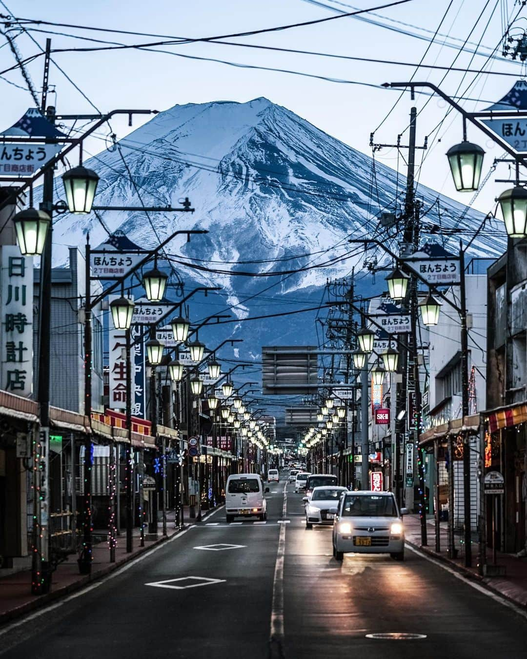 Koichiのインスタグラム：「Blue Fuji  Around this time two years ago. I was here #🗻  一昨年の今頃は、木曽から山梨、そして富士山を車旅でぐるっとしてたっけ。。。  #BeautifulJapan #Hellofrom #Japan #MtFuji #Yamanashi  .」