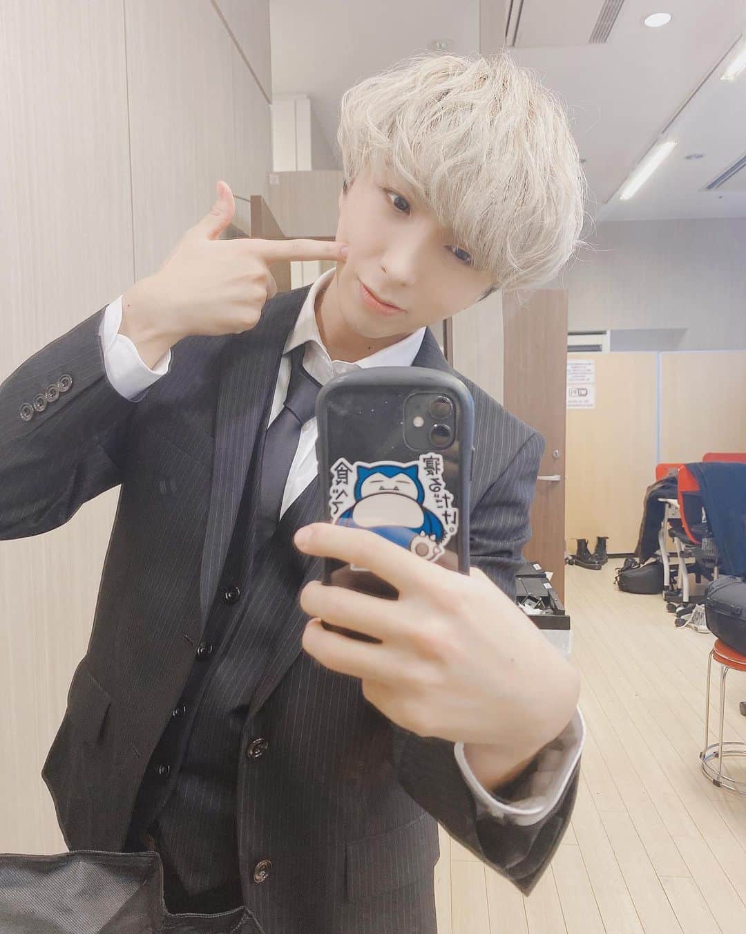 SHUNさんのインスタグラム写真 - (SHUNInstagram)「食べて寝るだけ🍚🍚🍚  #カビゴン #スーツ #金髪 #金髪マッシュ #マッシュ男子 #韓国好きな人 #韓国好きな人と繋がりたい #韓国男子 #メンズアイドル #アイドル #idol #かっこいい #かわいい #fff #l4l #f4f #ootd #bts #jo1 #ulzzangboy #셀카 #얼스타그램 #팔로미 #얼짱」1月24日 20時27分 - _shp1_
