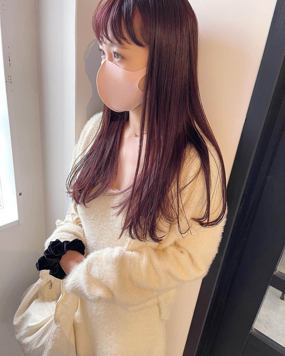 sakincho1028のインスタグラム：「3回目のピンクカラー🌸﻿ ダブルカラーなしでしっかり発色🌷﻿ 髪の状態と今後どうしていきたいか相談しながら決めさせていただいてます🙉﻿ ダメージレスでつやつや。かわいかったです🌸﻿ #sakinchohair﻿ #hairarrange#hair#arrange#hairset#ヘアアレンジ#アレンジ#ヘアセット#豊橋#美容室#ヘアメイク#出張ヘアメイク#ヘアカラー#ピンクヘア」