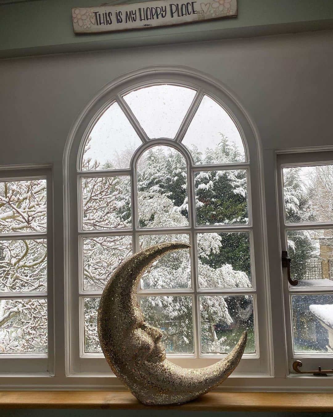 ファーン・コットンさんのインスタグラム写真 - (ファーン・コットンInstagram)「No home school and snow! I’ll take it! ❄️☃️」1月24日 20時25分 - fearnecotton