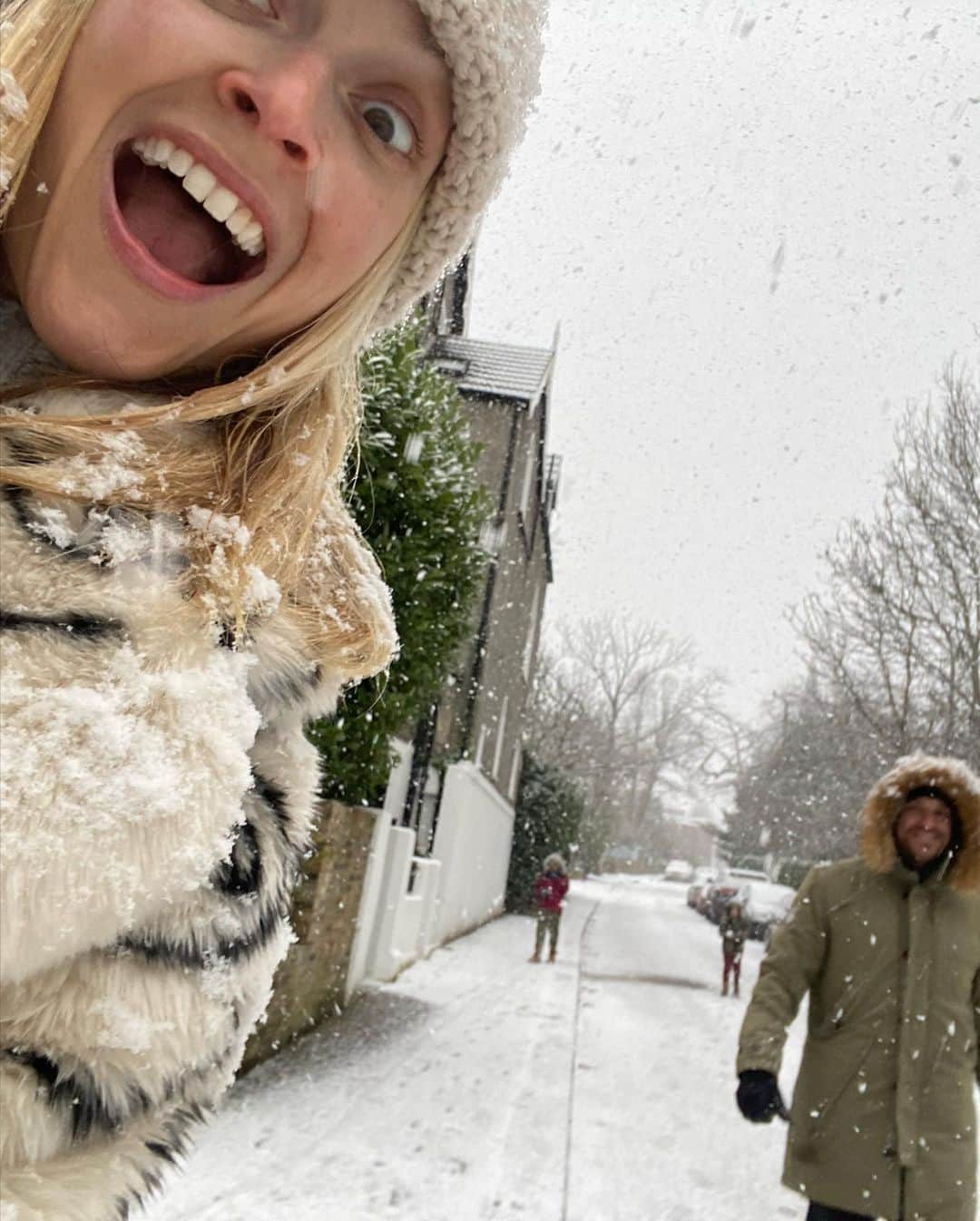 ファーン・コットンさんのインスタグラム写真 - (ファーン・コットンInstagram)「No home school and snow! I’ll take it! ❄️☃️」1月24日 20時25分 - fearnecotton