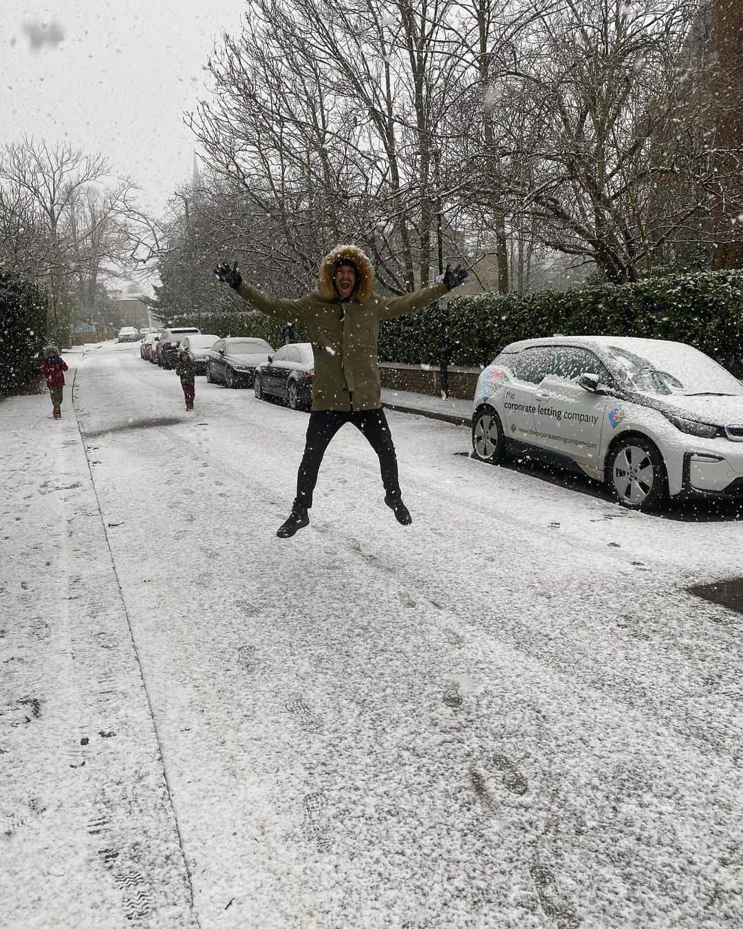 ファーン・コットンさんのインスタグラム写真 - (ファーン・コットンInstagram)「No home school and snow! I’ll take it! ❄️☃️」1月24日 20時25分 - fearnecotton