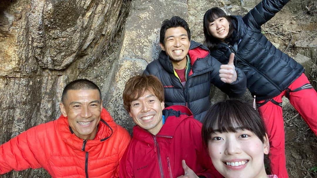 平山ユージさんのインスタグラム写真 - (平山ユージInstagram)「このコロナ禍の中、テレ朝にこの企画を提案して頂きました。なかなかプロクライマーとしての活動の場がない中で大変有り難かったです。感謝しかありません🙏  1月25日（月）19:00〜 テレビ朝日 CSチャンネル2 <第1弾 トップクライマー 瀬戸内を登る！>  あの日、自分が出せる100%の力をだしました。 皆さんぜひ観て下さい🙏    #Repost @bc_mgmt ・・・ 【平山ユージOA情報】 1月25日（月）19:00〜 テレビ朝日 CSチャンネル2 <第1弾 トップクライマー 瀬戸内を登る！>  クライミング界の“レジェンド”平山ユージと、ともに集まった日本のトップクライマーが、瀬戸内の岩山に挑む様子を独占密着！   特殊カメラやドローンを駆使し、迫力の映像でみせるクライミング・ファン必見のドキュメントです。  https://www.tv-asahi.co.jp/ch/contents/sports/0492/  番組の視聴にはスカパー！へのご加入が必要になります。この機会に是非！  @yuji_hirayama_stonerider @thenorthfacejp @beal.official @climbskinspain」1月24日 20時35分 - yuji_hirayama_stonerider