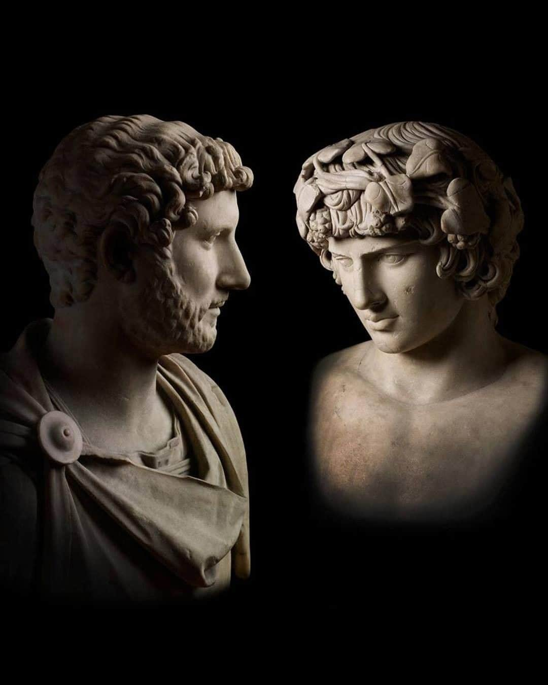 大英博物館さんのインスタグラム写真 - (大英博物館Instagram)「The Roman emperor Hadrian and his lover Antinous are depicted in these marble busts, made in the second century AD.   Find out more about their relationship in our audio commentary – link in our bio.   Hadrian was born #OnThisDay in AD 76.  🔎 (Left) Bust of the emperor Hadrian. Marble sculpture. Rome, AD 125–130. (Right) Bust of Antinous. Marble portrait head. Rome, AD 130–140.  #Hadrian #AncientRome #BritishMuseum」1月24日 20時30分 - britishmuseum