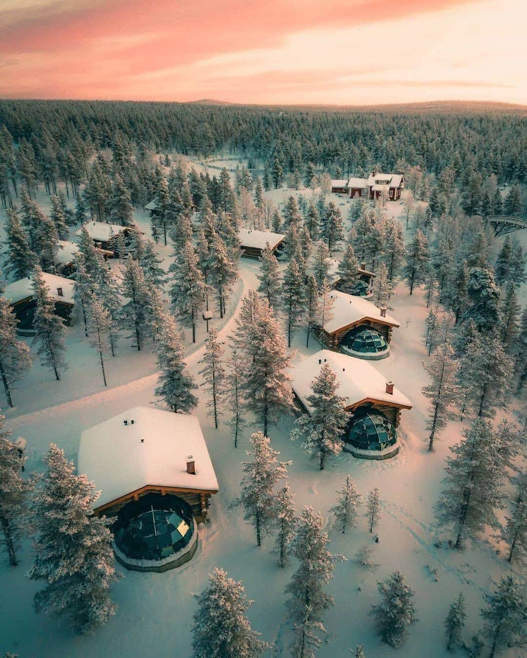9GAGさんのインスタグラム写真 - (9GAGInstagram)「The perfect place to spend winter ❄️ Follow @voyaged for more winter gems 🌍 - 📷 @giuliogroebert - #voyaged #finland #9gag」1月24日 20時30分 - 9gag