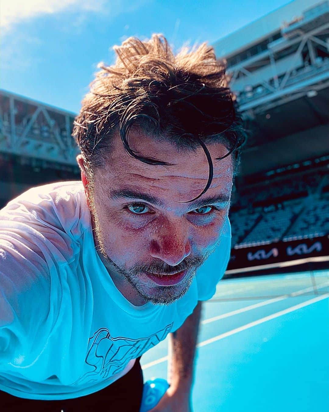 スタニスラス・ワウリンカさんのインスタグラム写真 - (スタニスラス・ワウリンカInstagram)「Hi 🙋🏻‍♂️ it’s getting hot here ☀️🥵🎾💦🇦🇺💙 #melbourne #sundayfunday #sun #enjoy #practice」1月24日 20時36分 - stanwawrinka85