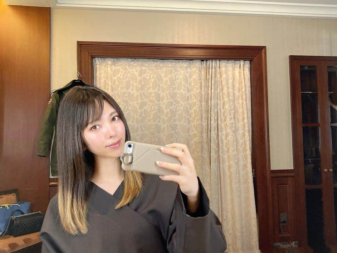 鹿野悠さんのインスタグラム写真 - (鹿野悠Instagram)「💎💈✨ マンダリンオリエンタル東京 @mo_tokyo の中にある 美容室パラダイス @paradise_tyo さんでヘッドスパ受けてきました✨ . 髪や頭皮の悩みによってシャンプーやトリートメントを調整してくださったり とにかくリラックスできる様に至れり尽くせりでした☺️ 頭だけじゃなく、首や肩までスッキリ💓 ありがとうございました☺️ . 予約の際に 私のインスタグラムを見た と伝えていただければ 30%offで施術を受けられるそうです✨ (2021年3月末まで) . . . #美容室パラダイス #日本橋美容室 #日本橋エステ #東京エステ #ヘッドスパ #estessimo #dermarise #mandarinorientaltokyo #マンダリンオリエンタル東京 #リラクゼーション #リラックス #癒しの時間 #癒しの空間 #pr」1月24日 20時37分 - harukano1204