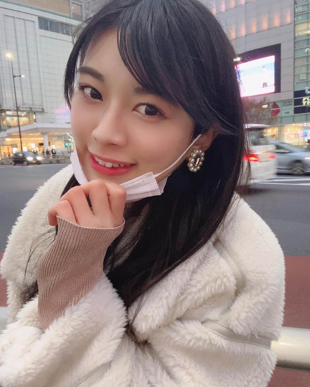 藤田いろはのインスタグラム：「待ち合わせ❤︎﻿ ﻿ ﻿ デート風の動画もあるから最後まで見てね🐰💘﻿ ﻿ ﻿ ﻿ ﻿ ﻿ ﻿ ‪#藤田いろは#グラビア#gravure #japanesegirl #レースクイーン#tokyo  #l4l #aziangirl  #ビジョビ  #뷰티스타그램  #cosplay #黒髪ロング#팔로우#소통해요#셀스타그램#モデル #model #그라비아 #日本的 #デート風 #デート #彼女 #彼女感 #彼女とデートなうに使っていいよ #liquem #snidel」