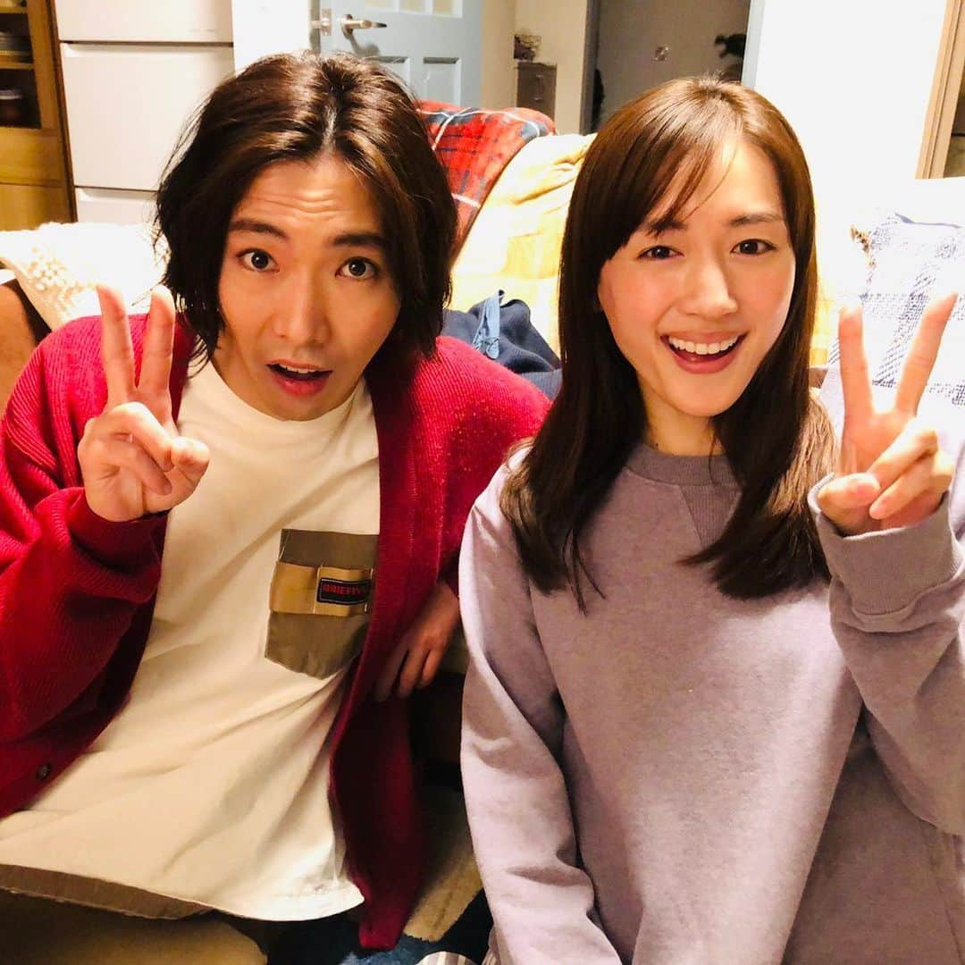 天国と地獄 ~サイコな2人~のインスタグラム：「第2話まもなくー🌛🌞 #入れ替わった後の #あんなことやこんなこと #ドキバクな展開だらけ #目を離さず見てください #ファイッ 🙋‍♀️ #綾瀬はるか #高橋一生 #柄本佑 #北村一輝 #天国と地獄~サイコな2人~」