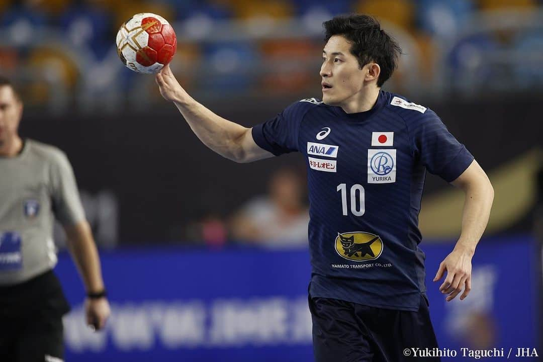 杉岡尚樹のインスタグラム：「🇯🇵🇩🇰﻿ 沢山の応援ありがとうございました‼︎﻿ 次のバーレーン戦に向けて100%の準備します💪🔥﻿ 📸: @tagucci42 ﻿ #彗星JAPAN #egypt2021 #handball #ハンドボール」