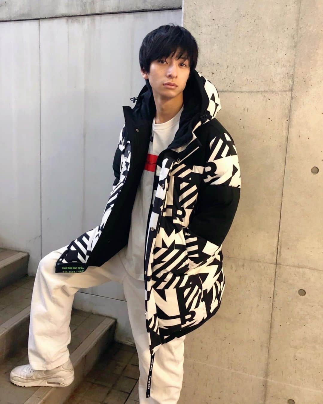 岡田翔大郎のインスタグラム：「. あれからもう1年か～ 今日はたまたま最終回と一緒の服や(笑)」