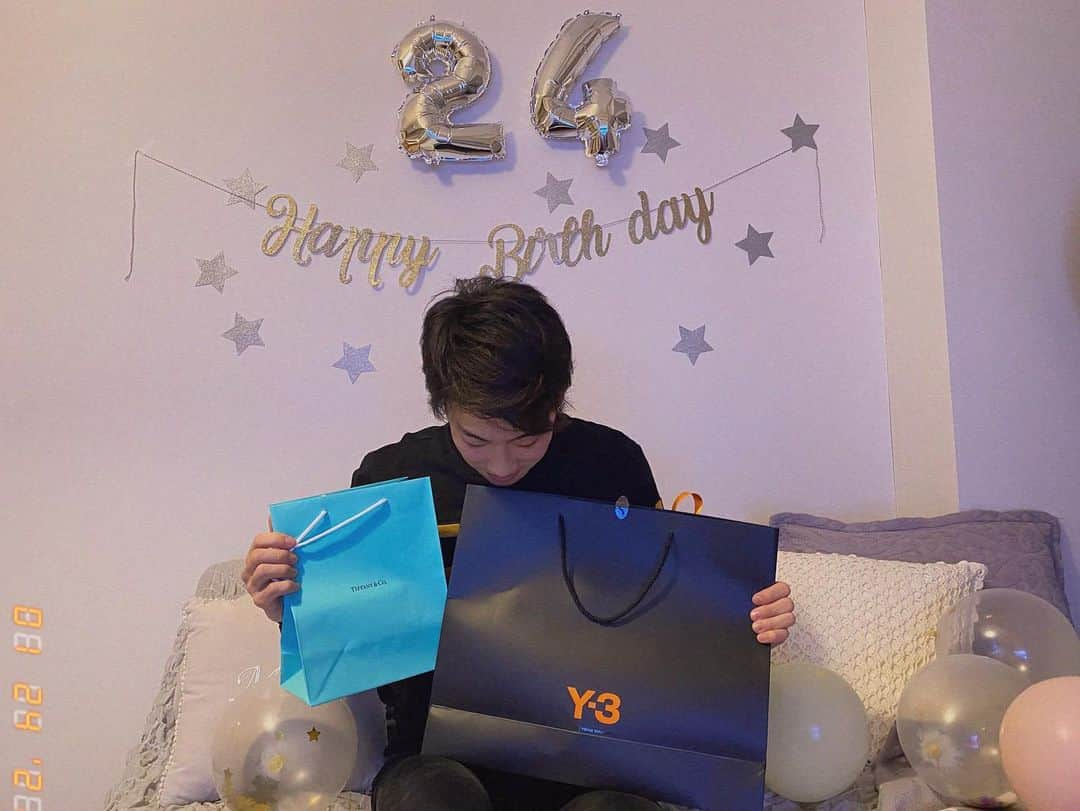 福住仁嶺さんのインスタグラム写真 - (福住仁嶺Instagram)「今日は24歳の誕生日でした。  サプライズで晩御飯に手作りコース料理が出てきました笑　  嬉しい！  ありがとう😙  メッセージを送ってくださった方皆様もありがとうございました！  #もう #24歳 #感謝」1月24日 20時50分 - nirei_fukuzumi