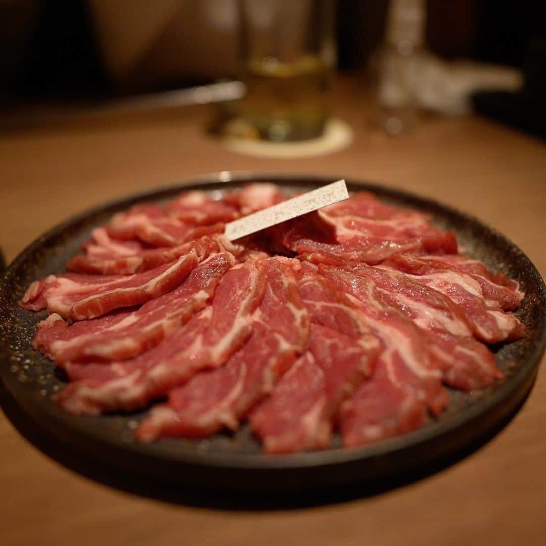 さくらさんのインスタグラム写真 - (さくらInstagram)「この前東京に行った時にラム肉専門店に行ったよ🐏﻿ めぇぇぇぇちゃ美味しくて食べすぎた🤣﻿#メェェェ ﻿ 新宿にあるからみんなも行ってみて👀﻿ その動画が21時にYouTube上がるからよかったら見てください〜👀﻿ ﻿ #Lカルニチン﻿ ﻿ #薬学生#腹筋女子﻿ #筋トレ#筋トレ女子#腹筋#おしり#fitness#ダイエット　﻿ #bodymake#homeworkout#gym#booty」1月24日 20時51分 - sakufitness