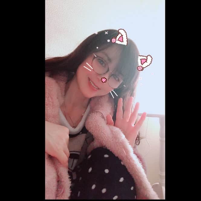 櫻井智さんのインスタグラム写真 - (櫻井智Instagram)「自分の部屋の居心地がいい😊 真っ白の中に ほんのりピンク🎀  大好きな色に囲まれて🎀 落ち着きます🌸」1月24日 20時56分 - sakuraitomo910_